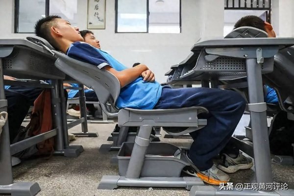 嗨牛股票 午休课桌椅国标出台，该如何“舒展”开来？
