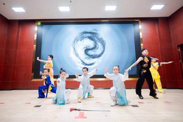 臻富配资 山河寄远怀！重阳节诗词吟诵会在广东技术师范大学举行